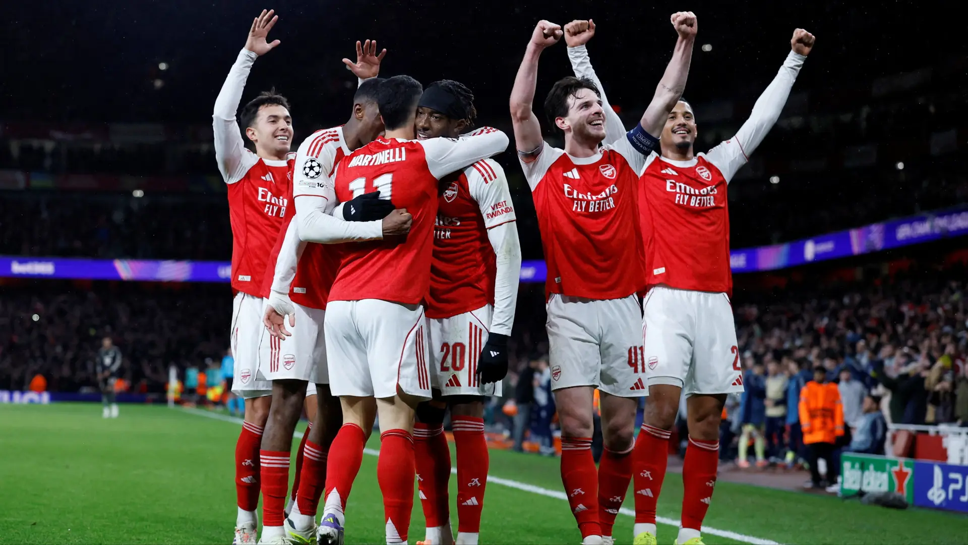 Bayern Munich không thể cản bước Arsenal